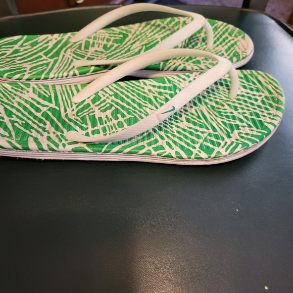 Womens Nike Sandals - Picture 2 of 4